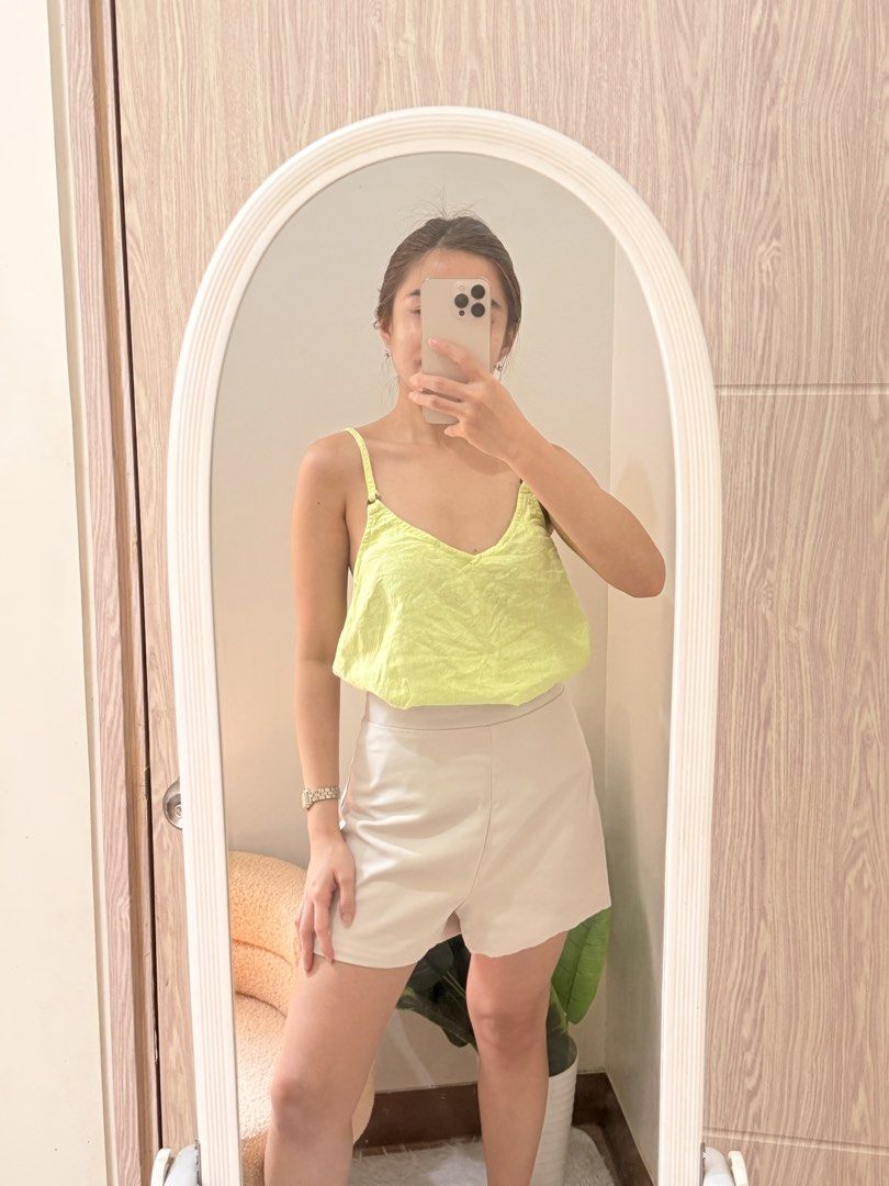 ANKO TOP (Category: Sleeveless) located in Quezon City. Submitted by kaye_oineza (Listing ID 1464740860, Image 2). Description: 🍃 Go-to Top Large-XL Brand: Anko Light yellow green.
