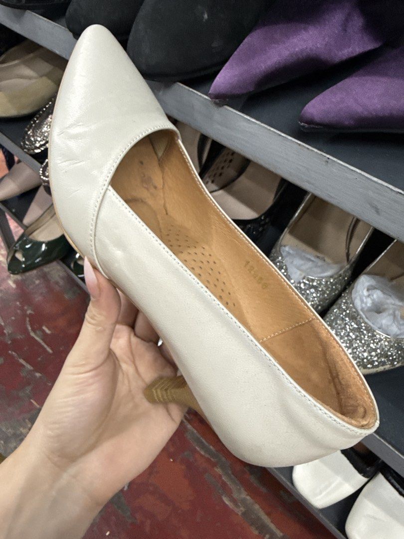 Ann's White Pointed Toe Kitten Heels Size 38 (Category: Heels) located in Manila. Submitted by fastlion.584bdf (Listing ID 1464735480, Image 1). Description: - Style: Pointed toe kitten heel pumps - Color: White - Size: 38 (Made in Taiwan) - Comfort: Branded insoles with perforated cushioning - Condition: Moderate wear on soles/insoles, minor scuffs on leather upper - Ideal for: Work, formal events, and easy slip-on wear.