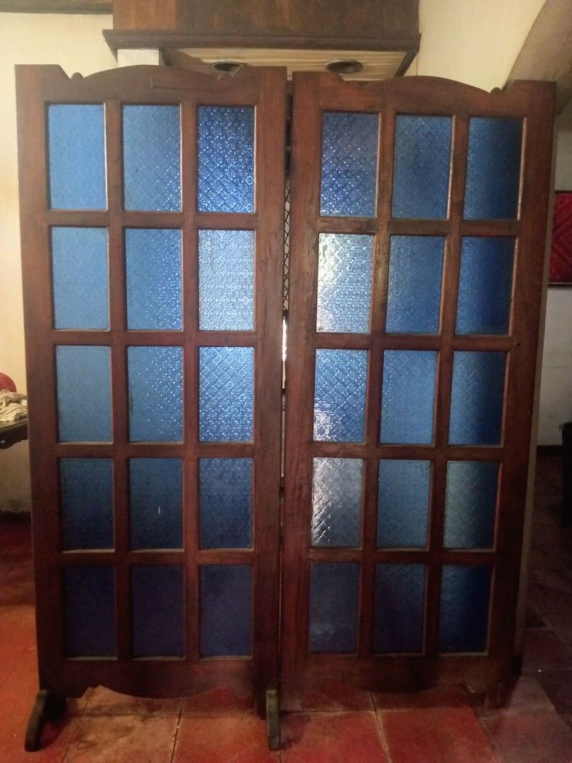 Antique Vintage Narra Folding Divider/Partition (Category: Shelves, Cabinets & Racks) located in Quezon City. Submitted by blacked.market (Listing ID 1464583434, Image 1). Description: Dimensions: Length - 190.5 Meters Width - 148 Meters Notes: - Can be folded halfways. -Needs a little Sanding, Varnish. - Needs a little rescrew (Sobrang tigas nang kahoy). Location: Fairview Q.C. Mode of Payment: Cash/Gcash Pickup Delivery: - Should be arranged by