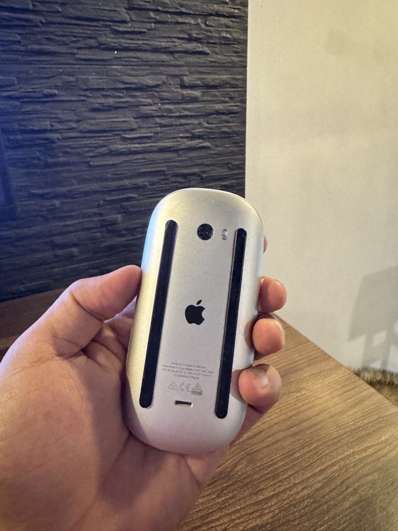 Apple Magic Mouse (A1657) (Category: Mouse & Mousepads) located in Taguig. Submitted by jhnlndllcndn (Listing ID 1464680785, Image 2). Description: - Apple Magic Mouse (A1657) - Color: White top with Apple logo, Silver bottom - Condition: Works great.