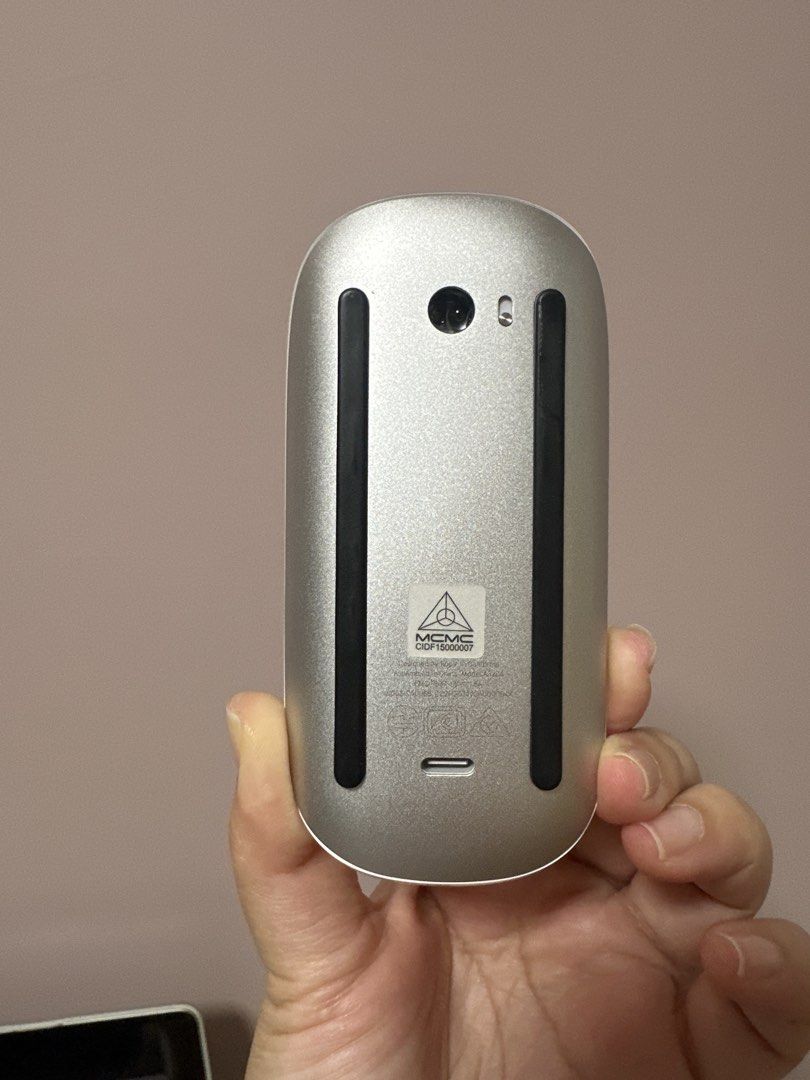 Apple Magic Mouse 最新USB-C版 （分類：電腦滑鼠及相關產品）位於 Hong Kong。 由 iamk_ 提交（商品編號 1464627713，圖片 2）。簡介： 冇盒冇線 一般type c 線就差到 只用左2日 用唔慣 *免順豐站/櫃運費，住偏遠 面交免問🙏🏻。