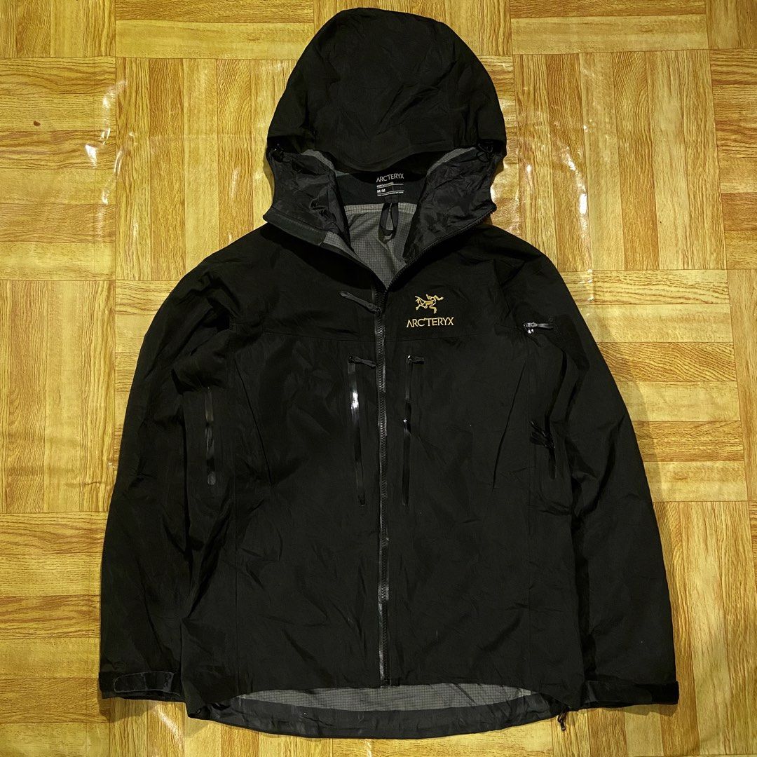 Arcteryx Beta Goretex Windbreaker Jacket (Category: Activewear) located in Dasmarinas. Submitted by thrift2gems (Listing ID 1464589880, Image 1). Description: Arcteryx Beta Goretex Windbreaker Jacket✨ -WIDTH: 23 -LENGTH: 25.5 FRONT 27 BACK -COLOR RATE: 9.5/10 -CONDITION: 9.5/10 -ISSUE: CHECK PICS.
