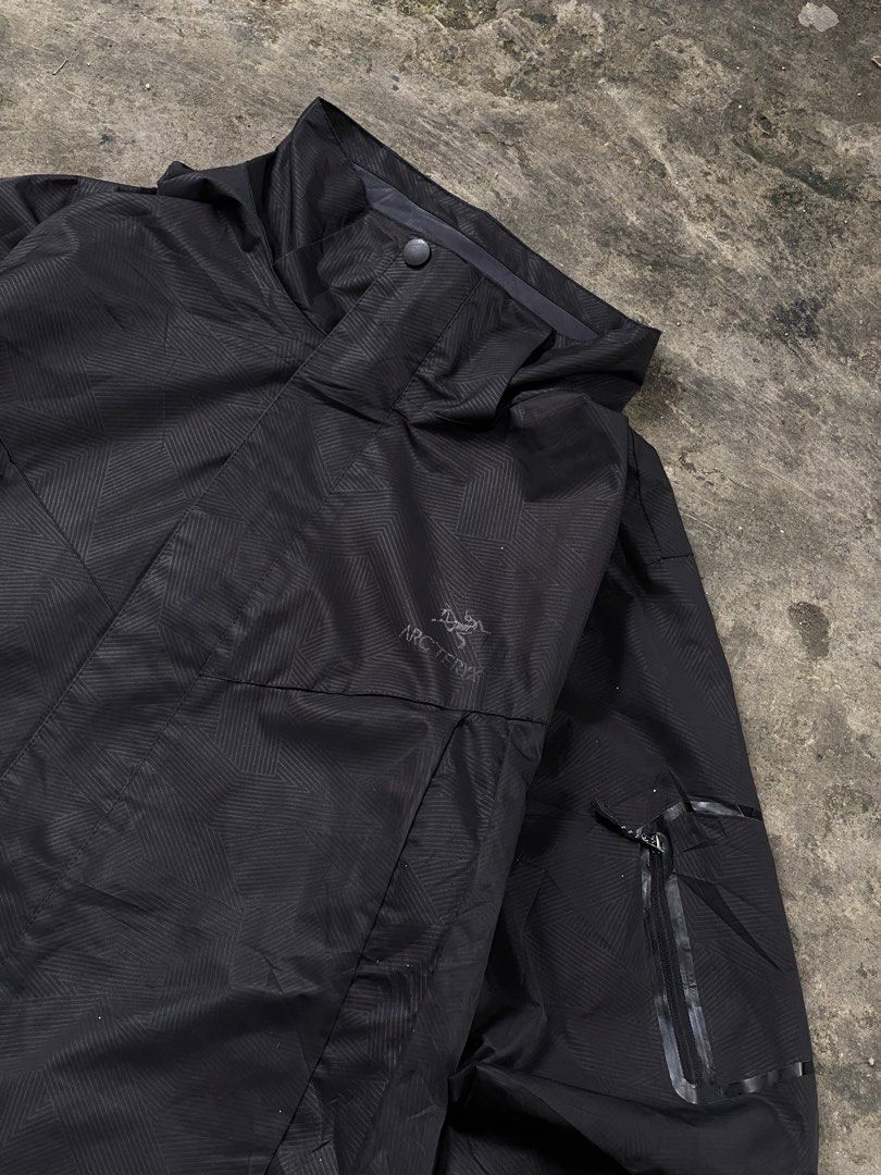 Arc'teryx Black Waterproof Shell Jacket (Category: Coats, Jackets and Outerwear) located in Manila. Submitted by yurithrifts (Listing ID 1464598961, Image 2). Description: off legit 24-25W 29-31 L - Black Arc'teryx jacket - Subtle all-over geometric pattern - Multiple zippered pockets (front and side) - High collar with snap closure - Ideal for outdoor activities - Durable and functional design.