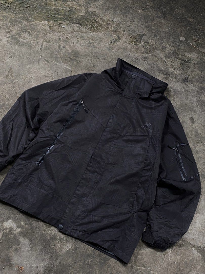 Arc'teryx Black Waterproof Shell Jacket (Category: Coats, Jackets and Outerwear) located in Manila. Submitted by yurithrifts (Listing ID 1464598961, Image 1). Description: off legit 24-25W 29-31 L - Black Arc'teryx jacket - Subtle all-over geometric pattern - Multiple zippered pockets (front and side) - High collar with snap closure - Ideal for outdoor activities - Durable and functional design.