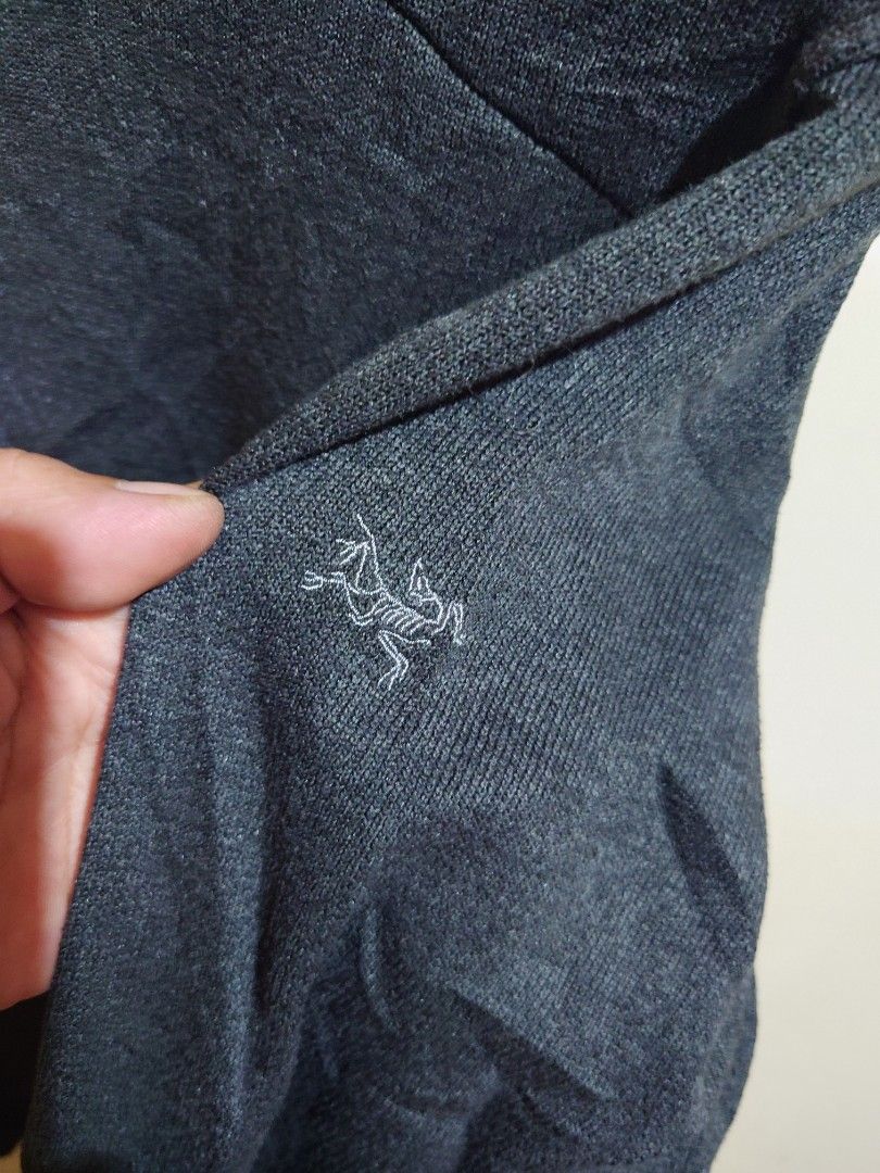 Arcteryx Covert LT (Category: Hoodies) located in Taytay. Submitted by GRIND720_II (Listing ID 1464729643, Image 3). Description: Arcteryx Covert LT Cardigan men's Size medium 22 x 27 as new 2499.