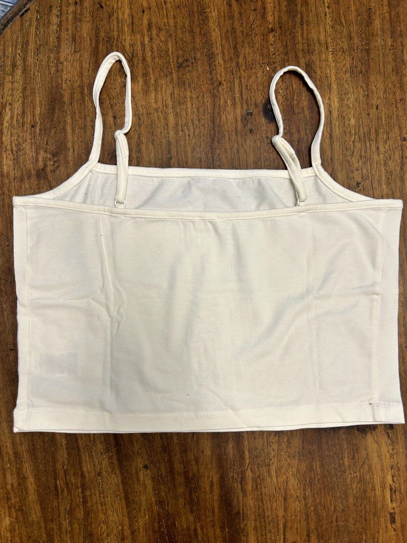 Ardene Minimalist Cropped Cami Top (Category: Sleeveless) located in Antipolo. Submitted by tshopph (Listing ID 1464605605, Image 2). Description: 🌹 White Cropped Cami Top with Rose Detail 🌹 A super cute, minimalist, and easy-to-style basic cami crop top. Perfect for high-waisted shorts, cargo pants, or layering under cardigans and unbuttoned oversized shirts ✨ Adjustable spaghetti straps for a perfect fit ✨ Comfortable cropped silhouette ✨ Str