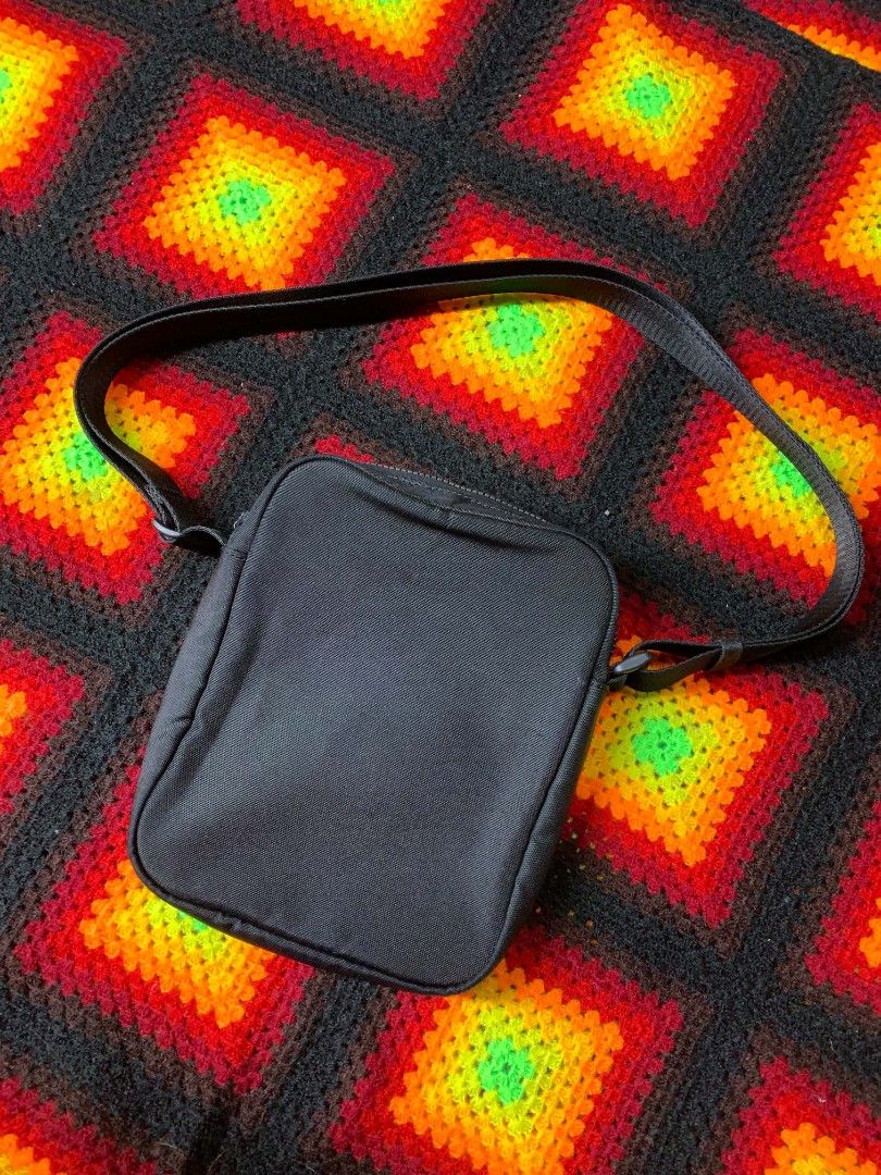 ARMANI EXCHANGE A/X Sling Bag (Category: Sling Bags) located in Polomolok. Submitted by thriftnibords (Listing ID 1464749633, Image 2). Description: ARMANI EXCHANGE Sling Bag ▪️Excellent Condition ▪️No Issue ▪️Color Rate 9.8/10.