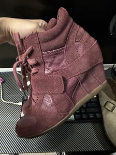 (Category: ) located in . Submitted by wear.next (Listing ID 1464711429, Image 1). Description: .
