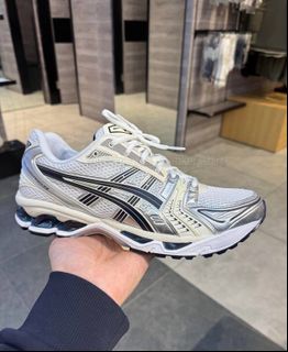 (Category: ) located in . Submitted by pickplanet_sneaker_shirt (Listing ID 1464699882, Image 1). Description: .