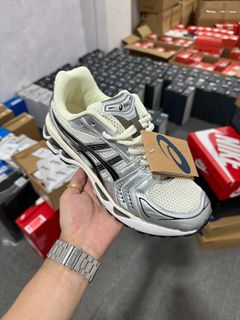 (Category: ) located in . Submitted by pickplanet_sneaker_shirt (Listing ID 1464700693, Image 1). Description: .