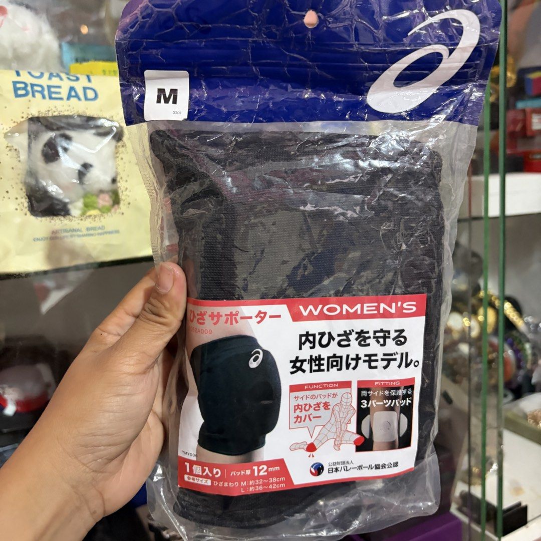 Asics knee pad (Category: Other Sports Equipment and Supplies) located in Taytay. Submitted by murahubblueapppage (Listing ID 1464736035, Image 2). Description: Brand new Medium.