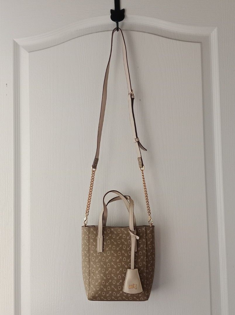 Assorted Brand3d Bags (Category: Cross-body Bags) located in Manila. Submitted by mamapards17 (Listing ID 1464573302, Image 2). Description: .