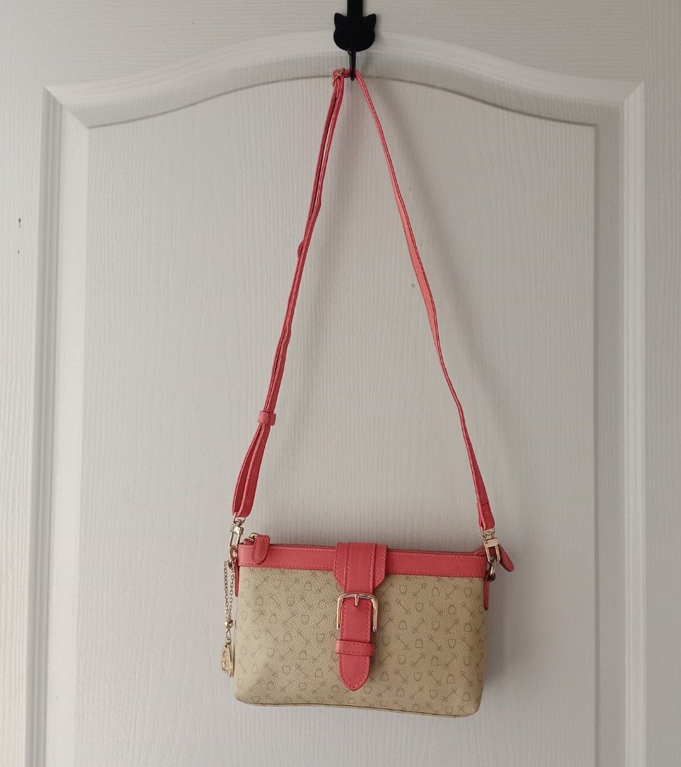 Assorted Brand3d Bags (Category: Cross-body Bags) located in Manila. Submitted by mamapards17 (Listing ID 1464573302, Image 1). Description: .