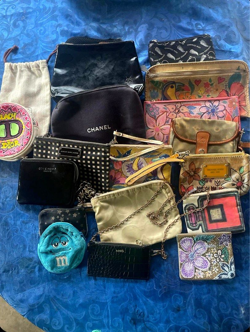 Assorted Branded Pouch (Category: Everything Else Others) located in Caloocan City. Submitted by hardestea2026 (Listing ID 1464755156, Image 1). Description: Mixed brand authentic.