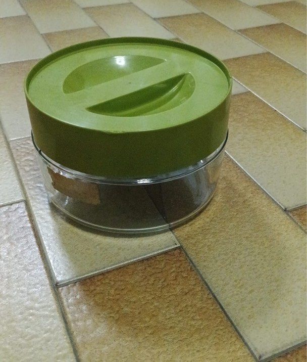 Assorted Glassware (Category: Occasions & Party Supplies) located in Singapore. Submitted by justpreloved (Listing ID 1464690113, Image 2). Description: Giving away assorted used glassware as shown in the photos. Includes glass bowls/containers, Coca-Cola glass, glass jar with green lid, white bowl and white plate. All have been used before and are given away as-is. Please wash and clean thoroughly before use. Free – take all preferred. Self-coll