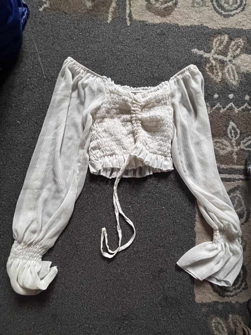 ASTRID WHITE BLOUSE RUFFLE (Category: Blouses) located in Makati City. Submitted by 317.manila (Listing ID 1464576392, Image 1). Description: 💛10/10 CONDITION 💛NO DAMAGE 💛ONCE USED 💛 SMALL.