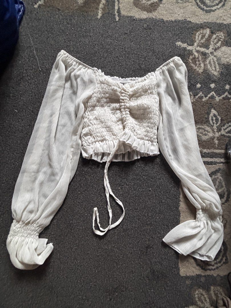ASTRID WHITE BLOUSE RUFFLE (Category: Blouses) located in Makati City. Submitted by 317.manila (Listing ID 1464576392, Image 2). Description: 💛10/10 CONDITION 💛NO DAMAGE 💛ONCE USED 💛 SMALL.