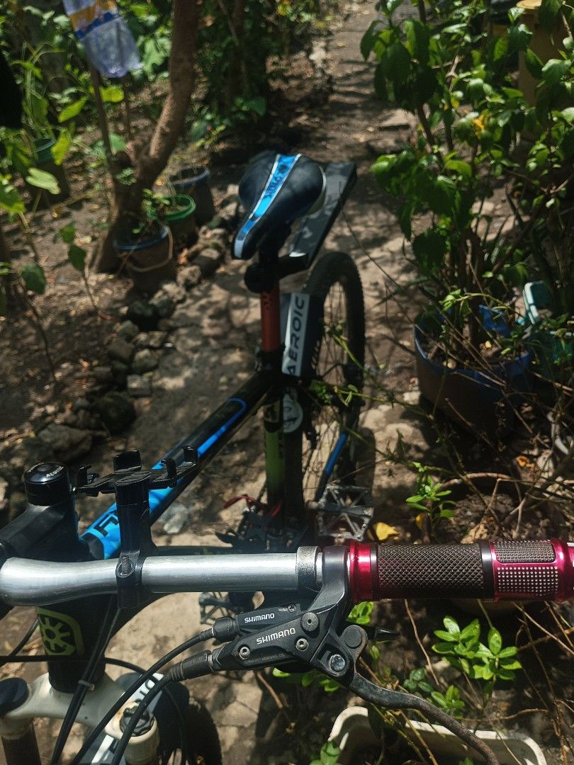 Atomic Mountain Bike (Category: Bicycles) located in Manila. Submitted by ukayphilippines412 (Listing ID 1464658416, Image 3). Description: - Atomic brand mountain bike - 27.5 Alloy Frame - Black frame with blue and yellow accents - Kenda tires - Shimano Hydraulic brake - Front and rear fenders included - Ready for trails or daily commuting.