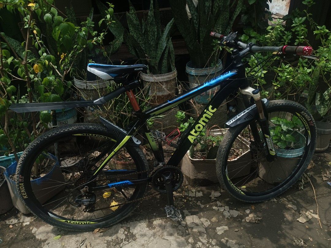 Atomic Mountain Bike (Category: Bicycles) located in Manila. Submitted by ukayphilippines412 (Listing ID 1464658416, Image 2). Description: - Atomic brand mountain bike - 27.5 Alloy Frame - Black frame with blue and yellow accents - Kenda tires - Shimano Hydraulic brake - Front and rear fenders included - Ready for trails or daily commuting.