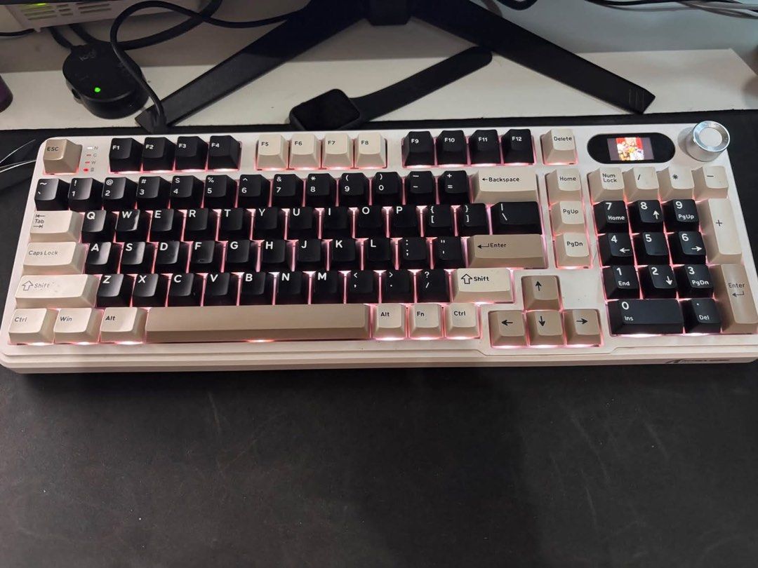 Attack Shark X98PRO Mechanical Keyboard White RGB (Category: Computer Keyboard) located in Manila. Submitted by keldamasco30 (Listing ID 1464687035, Image 1). Description: - Attack Shark X98PRO Mechanical Keyboard - Stylish White casing with Black & Beige keycaps - Vibrant RGB backlighting for customizable ambiance - Integrated small LCD screen on the top right - Convenient rotary knob for easy volume control - Full-sized layout including a dedic