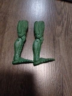 Authentic (BAF) right leg Sauron (Category: Action & Battle Toys) located in Mabalacat. Submitted by babyjamil1919 (Listing ID 1464623226, Image 1). Description: Authentic 250 each.