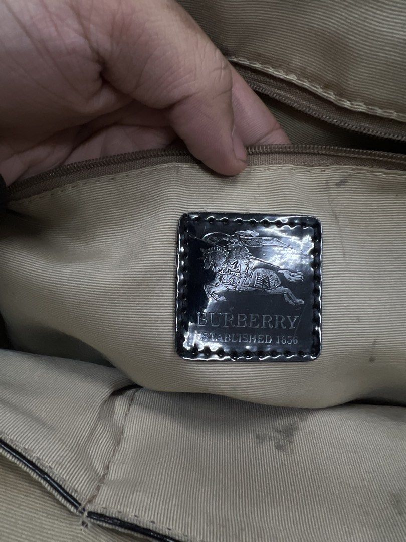 Authentic Burberry Nova Satchell Bag (Category: Luxury Bags & Wallets) located in Alcala. Submitted by capnbagseller (Listing ID 1464749779, Image 3). Description: Authentic and Nego Few stains exterior Stains interior Missing one metal stand below Baguio Loc.