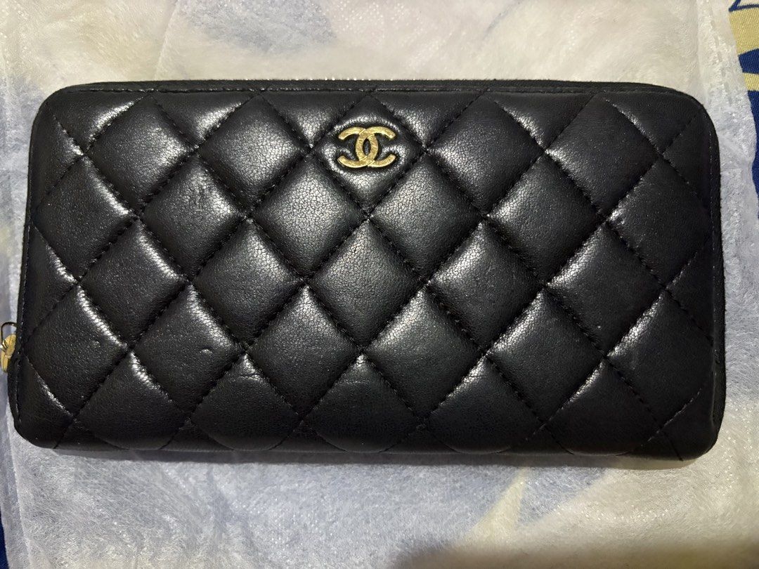 Authentic Chanel Matelasse quilted black zippy wallet (Category: Wallets & Card holders) located in Malolos. Submitted by 3Coolitz (Listing ID 1464713913, Image 1). Description: Pm for more pictures. 15k may Chanel wallet ka na. .