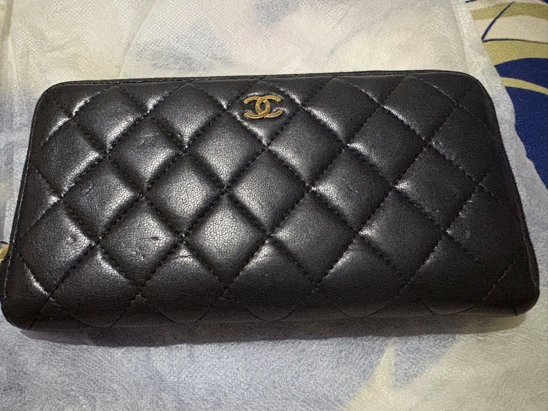 Authentic Chanel Matelasse quilted black zippy wallet (Category: Wallets & Card holders) located in Malolos. Submitted by 3Coolitz (Listing ID 1464713913, Image 2). Description: Pm for more pictures. 15k may Chanel wallet ka na. .