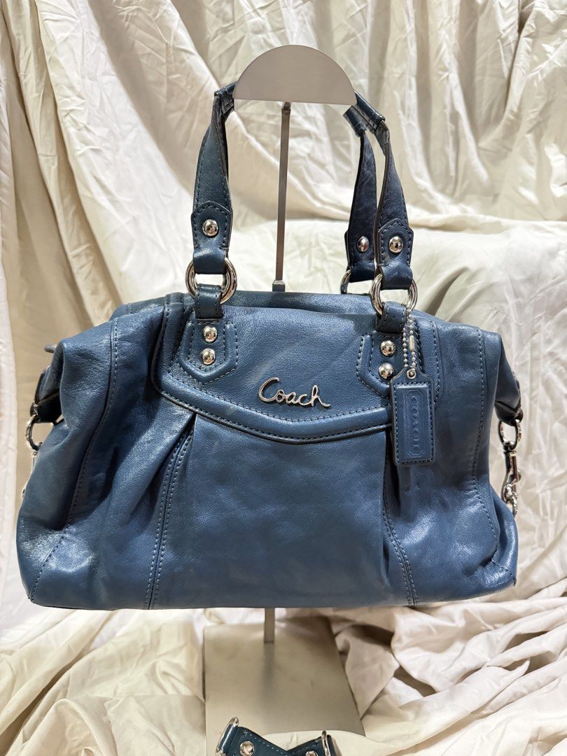 Authentic Coach Bag (Category: Shoulder Bags) located in Manila. Submitted by randomizedclothing.ph (Listing ID 1464609159, Image 2). Description: .