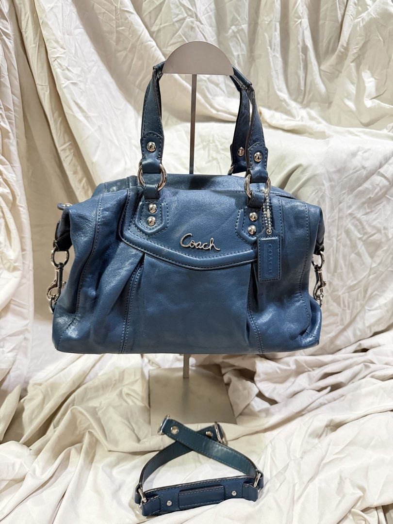 Authentic Coach Bag (Category: Shoulder Bags) located in Manila. Submitted by randomizedclothing.ph (Listing ID 1464609159, Image 1). Description: .