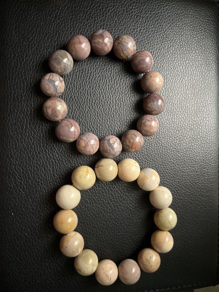 AUTHENTIC CRYSTAL 15MM BUNDLE ALASHAN AGATE BRACELET (Category: Bracelets) located in Marikina City. Submitted by kyanossy (Listing ID 1464646865, Image 3). Description: Take both Crack alashan-16cm wrist size Mid qual caramel-17cm wrist size.