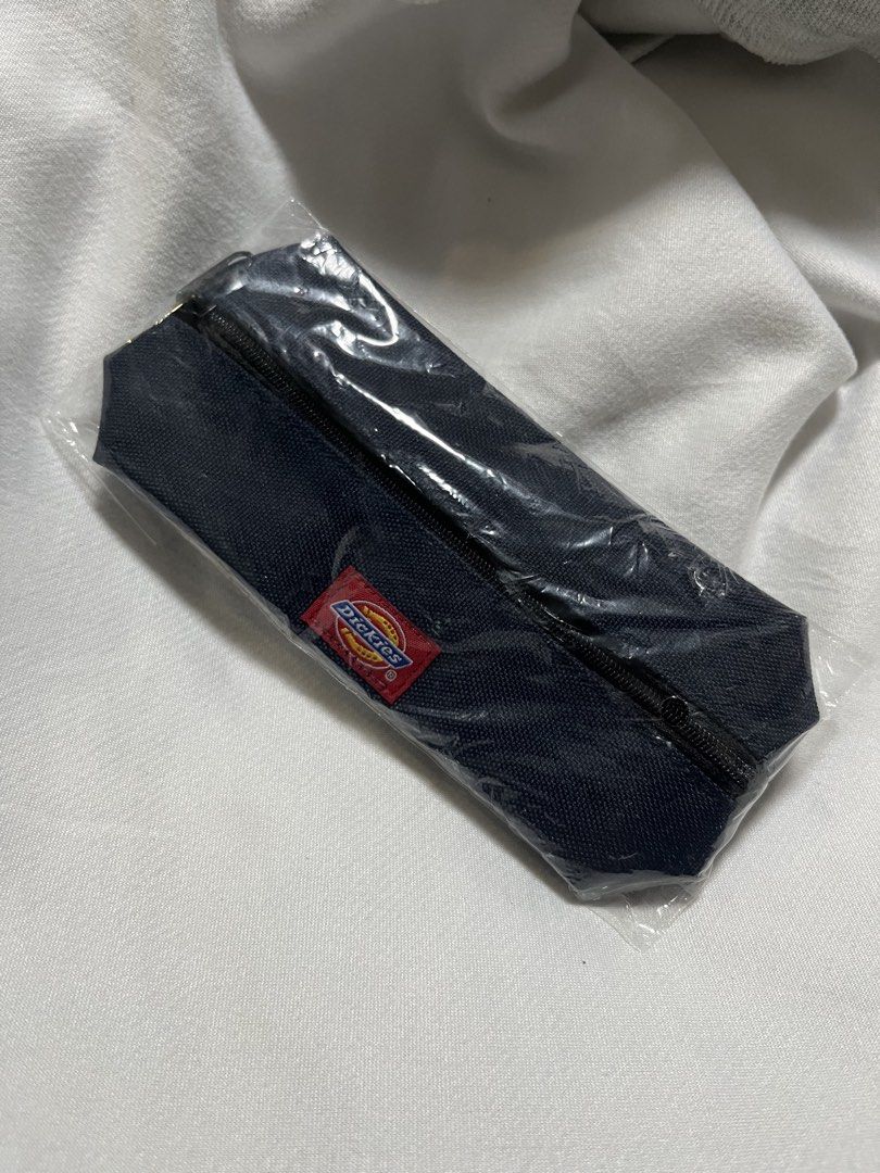Authentic Dickies Navy Blue Utility Pouch Pencil Case Canvas with Patch Logo Unisex (Category: Other Accessories) located in Limasawa. Submitted by ndifferance (Listing ID 1464720733, Image 1). Description: ‼️Never Been Used‼️ RFS: Has been stored inside the storage for years so need to declutter for spaces Length 7 inches Width 3.4 inches color rate navy blue 10/10 No issue. No flaws Excellent & Authentic condition 💯 .