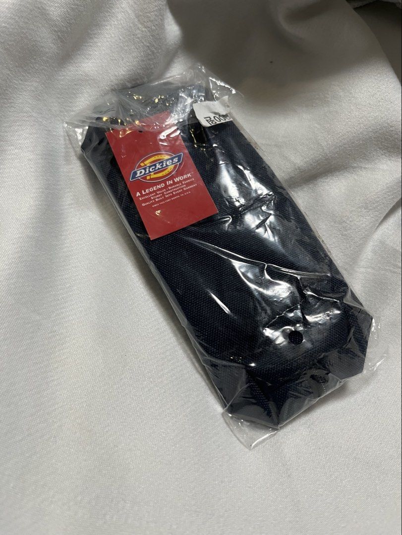 Authentic Dickies Navy Blue Utility Pouch Pencil Case Canvas with Patch Logo Unisex (Category: Other Accessories) located in Limasawa. Submitted by ndifferance (Listing ID 1464720733, Image 2). Description: ‼️Never Been Used‼️ RFS: Has been stored inside the storage for years so need to declutter for spaces Length 7 inches Width 3.4 inches color rate navy blue 10/10 No issue. No flaws Excellent & Authentic condition 💯 .