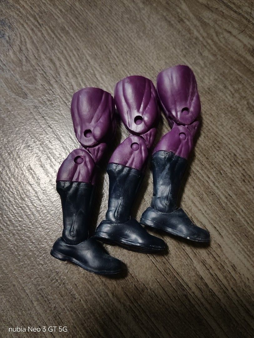 Authentic(BAF) left leg Super-Skrull (Category: Action & Battle Toys) located in Mabalacat. Submitted by babyjamil1919 (Listing ID 1464586188, Image 1). Description: Authentic 250 each.