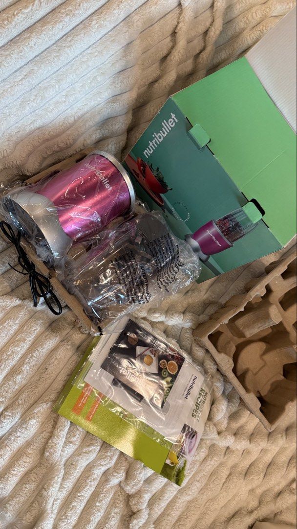 Authentic Nutribullet 600 Personal Blender (Category: Juicers, Blenders & Grinders) located in Taguig. Submitted by maliashoppingaccount (Listing ID 1464755438, Image 2). Description: Authentic Nutribullet 600W Personal Blender Brand new With box P4000 SRP P6490.