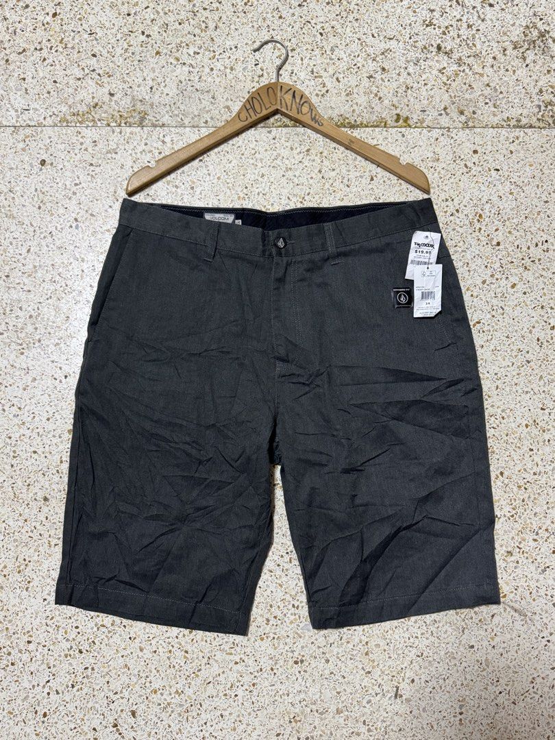 Authentic Volcom Charcoal Gray Chino Short (Category: Chinos) located in Badian. Submitted by choloknows (Listing ID 1464678678, Image 1). Description: Good as Brandnew 9.9/10 Size 34 on tag Fit 34-35 waistline Length: 21 No issue 650 + sf.