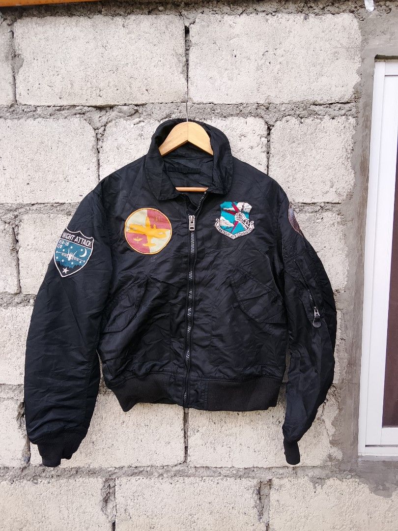 AVIREX BOMBER JACKET (Category: Luxury Apparel) located in Bayombong. Submitted by jeffreybee (Listing ID 1464764813, Image 2). Description: 24 length 23 width like new color flaw : patch on left shoulder only.. almost new.