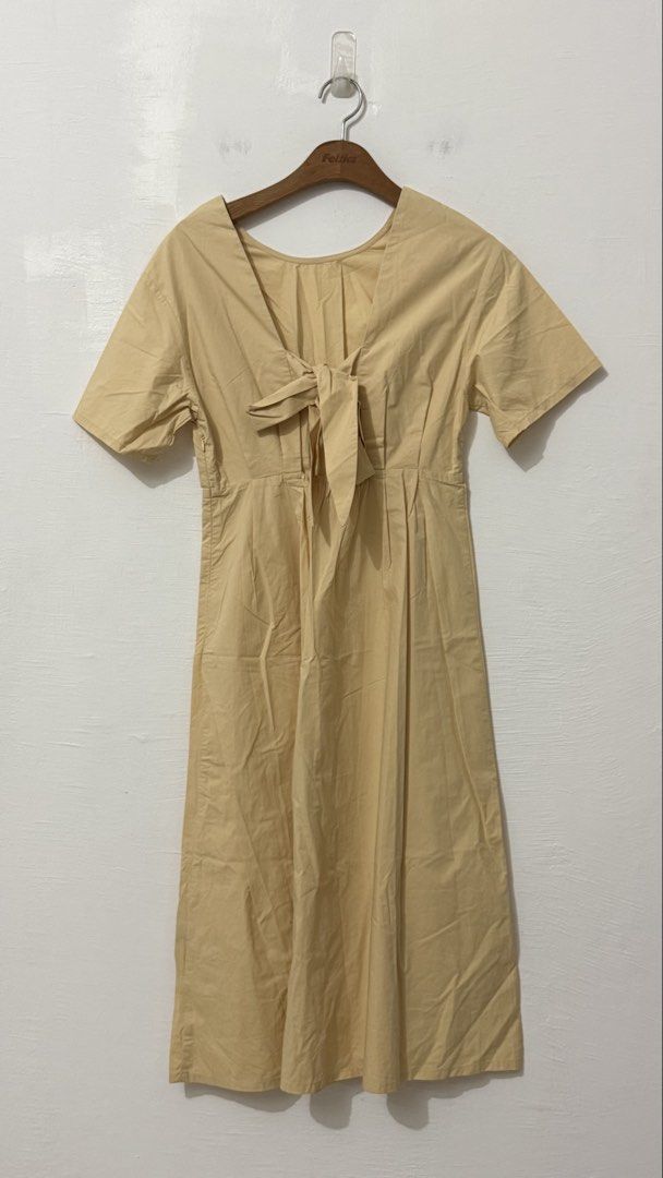Back-tie midi dress in 🌻 (Category: Dresses) located in Cordova. Submitted by thedecluterrer (Listing ID 1464572891, Image 2). Description: .