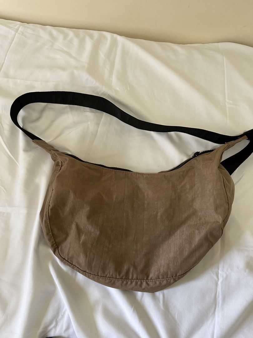 Baggu crescent crossbody bag medium - Cocoa (Category: Cross-body Bags) located in Taguig. Submitted by mandms09 (Listing ID 1464706224, Image 1). Description: Baggu Medium Crescent Bag RFS: too many bags.