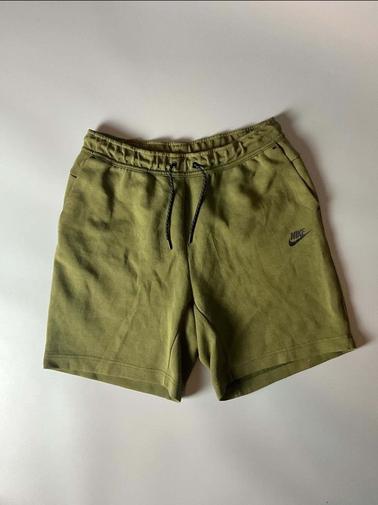 BAGGY NIKE TECH FLEECE (Category: Shorts) located in San Pedro. Submitted by jv_aman_ (Listing ID 1464626808, Image 1). Description: .