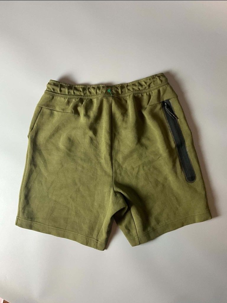 BAGGY NIKE TECH FLEECE (Category: Shorts) located in San Pedro. Submitted by jv_aman_ (Listing ID 1464626808, Image 2). Description: .