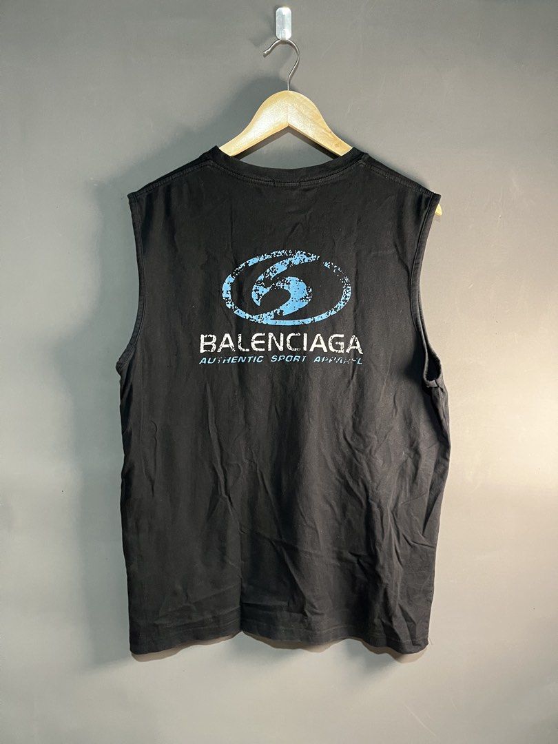 BALENCIAGA (Category: Announcements) located in Palo. Submitted by marllennon (Listing ID 1464687692, Image 3). Description: Good condition color rate : 9/10 all goods pa yung print ganyan talaga yung design nya 👌 dm sa details Size on tag :XL Location :palo leyte .