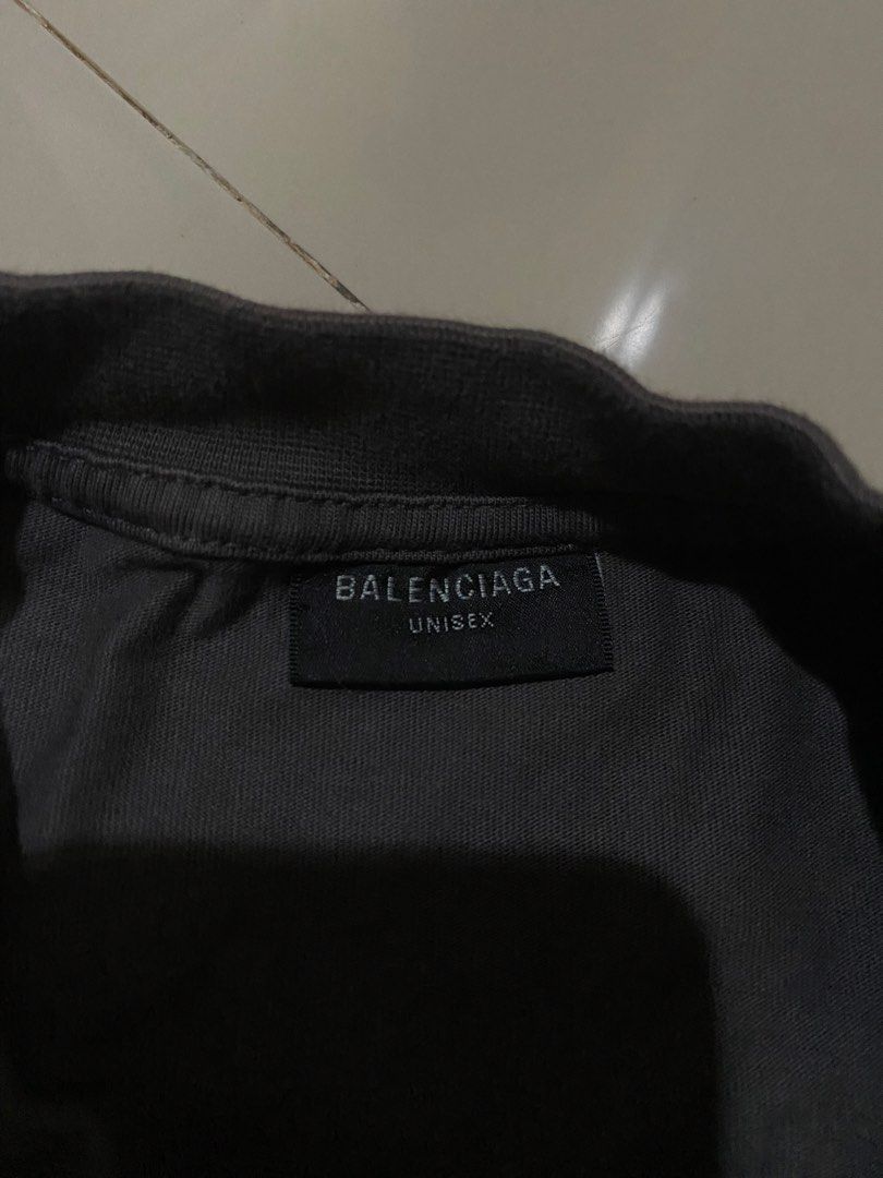 Balenciaga Distress design (Category: Coats, Jackets and Outerwear) located in Nagcarlan. Submitted by nsh.c (Listing ID 1464578698, Image 3). Description: Excellent condition Like new Dimes:28X21 Ganda neckline sikip neckline No issue .