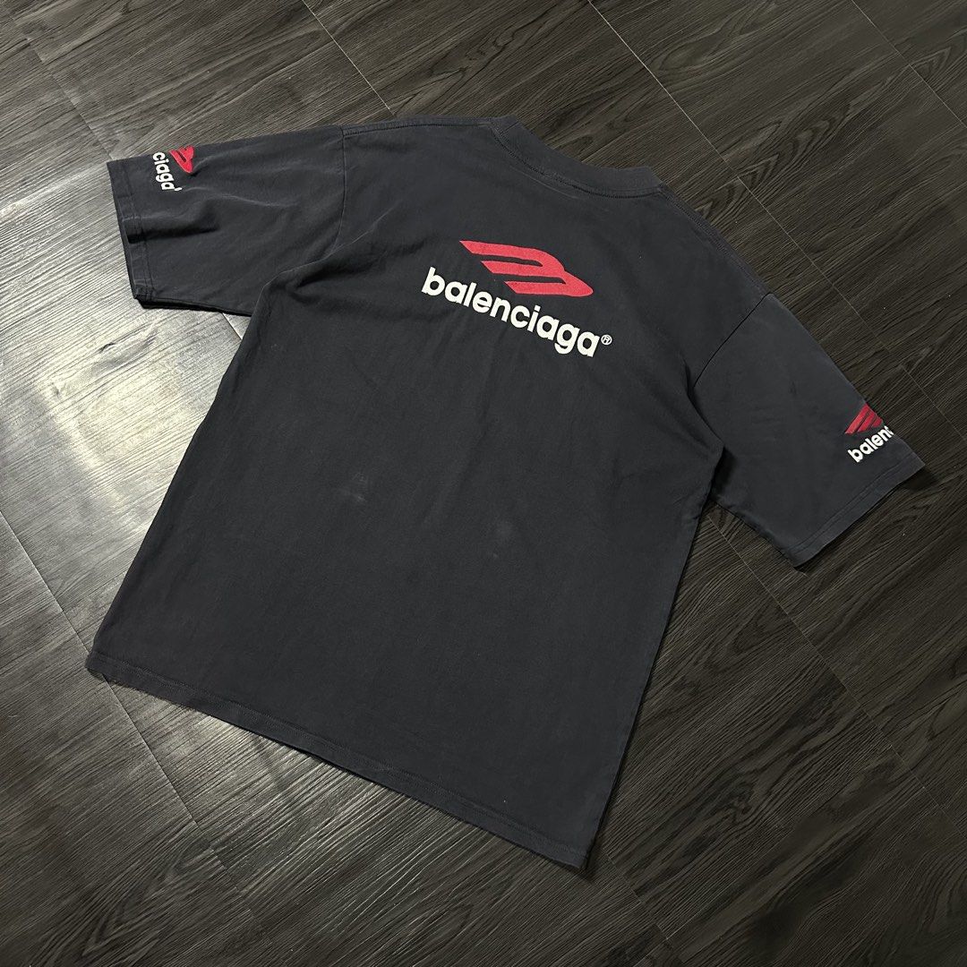 BALENCIAGA TEE (Category: Formal Shirts) located in San Jose del Monte. Submitted by xanthrift2.0 (Listing ID 1464667534, Image 3). Description: BALENCIAGA TEE color rate: 9.8/10 dimes: 21 x 30 (large) ₱999.
