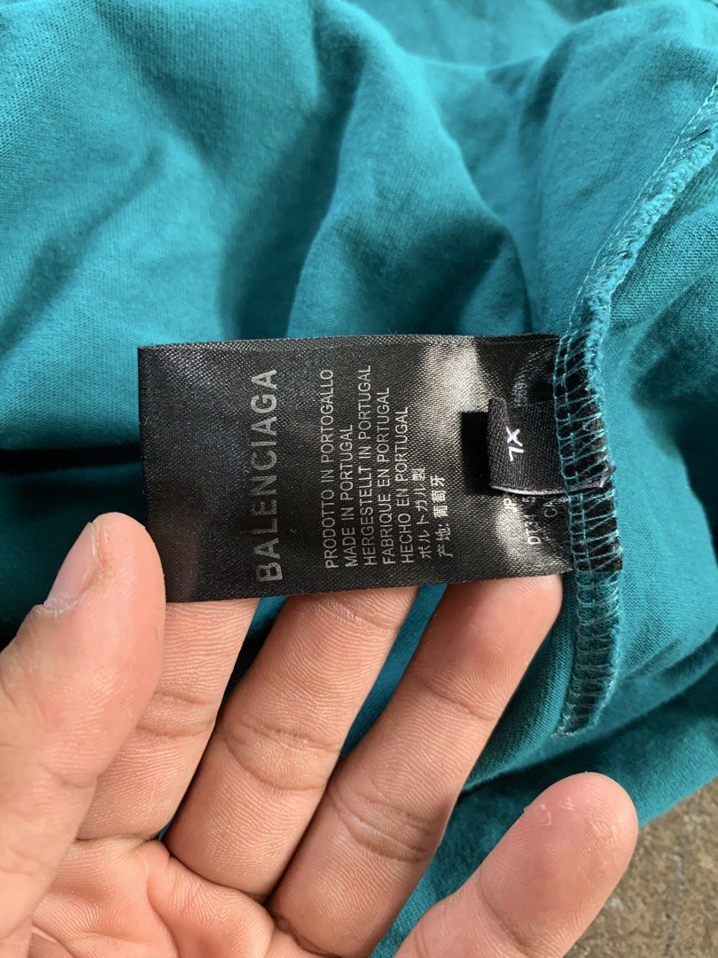 balenciaga tshirt (Category: Tshirts & Polo Shirts ) located in Tabaco. Submitted by bryantborb59984 (Listing ID 1464735653, Image 2). Description: no issue as new 9.8 color rate 23x28 .
