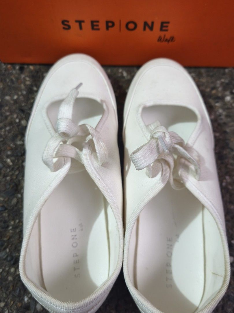 Ballerina Sneaker (Category: Sneakers) located in Manila. Submitted by samriaaa (Listing ID 1464663449, Image 1). Description: Medyo malaki sa akin ang Size 8. Binili sa Payless.