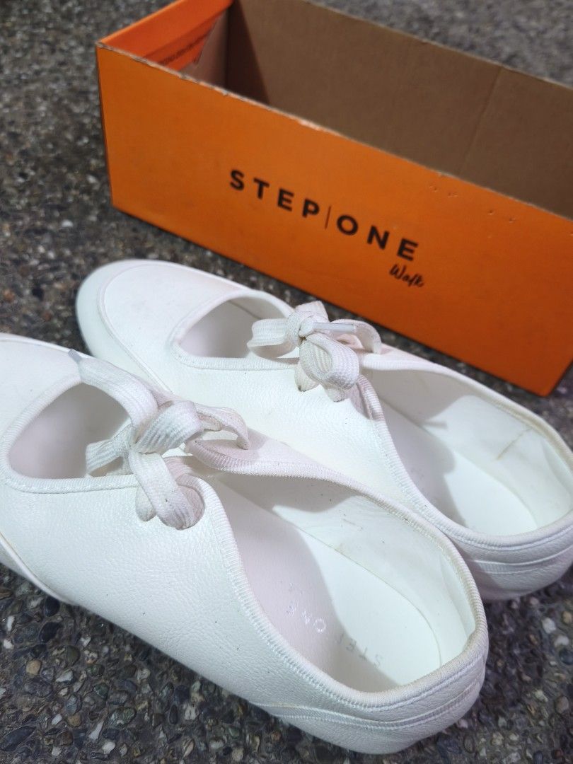 Ballerina Sneaker (Category: Sneakers) located in Manila. Submitted by samriaaa (Listing ID 1464663449, Image 3). Description: Medyo malaki sa akin ang Size 8. Binili sa Payless.