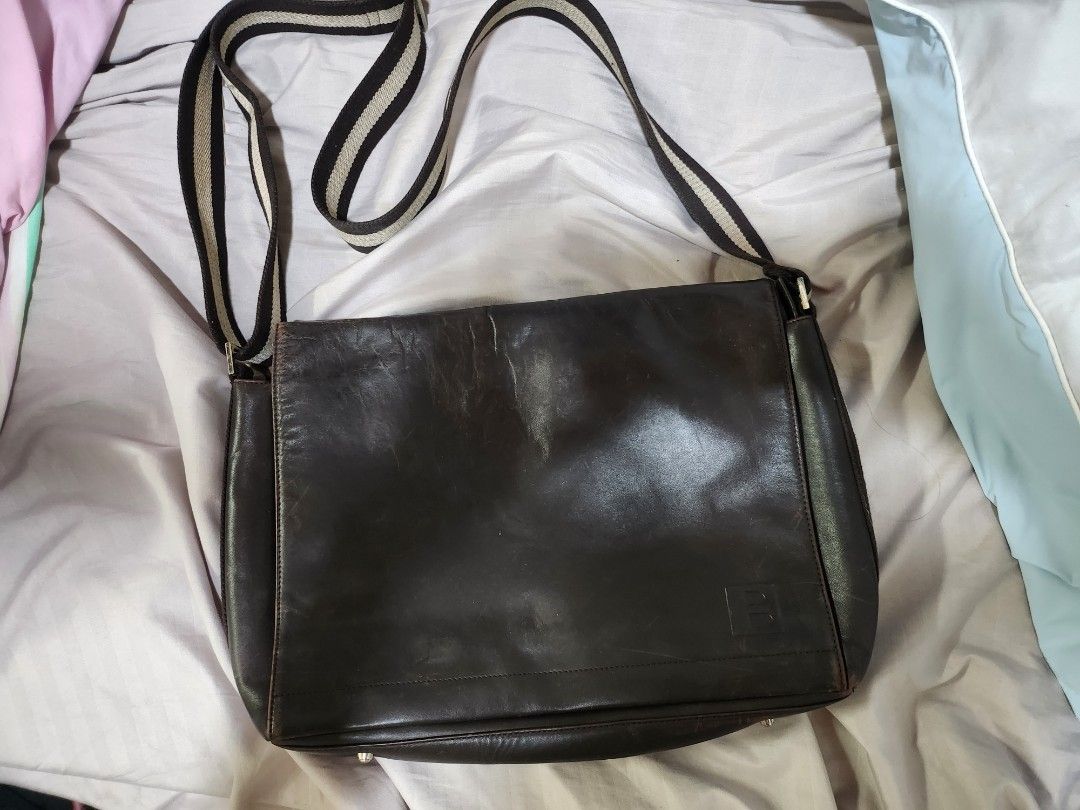 Bally Messenger Bag (Category: Luxury Bags & Wallets) located in Tagum. Submitted by _skybagph (Listing ID 1464711153, Image 1). Description: authentic bally messenger bag preloved.