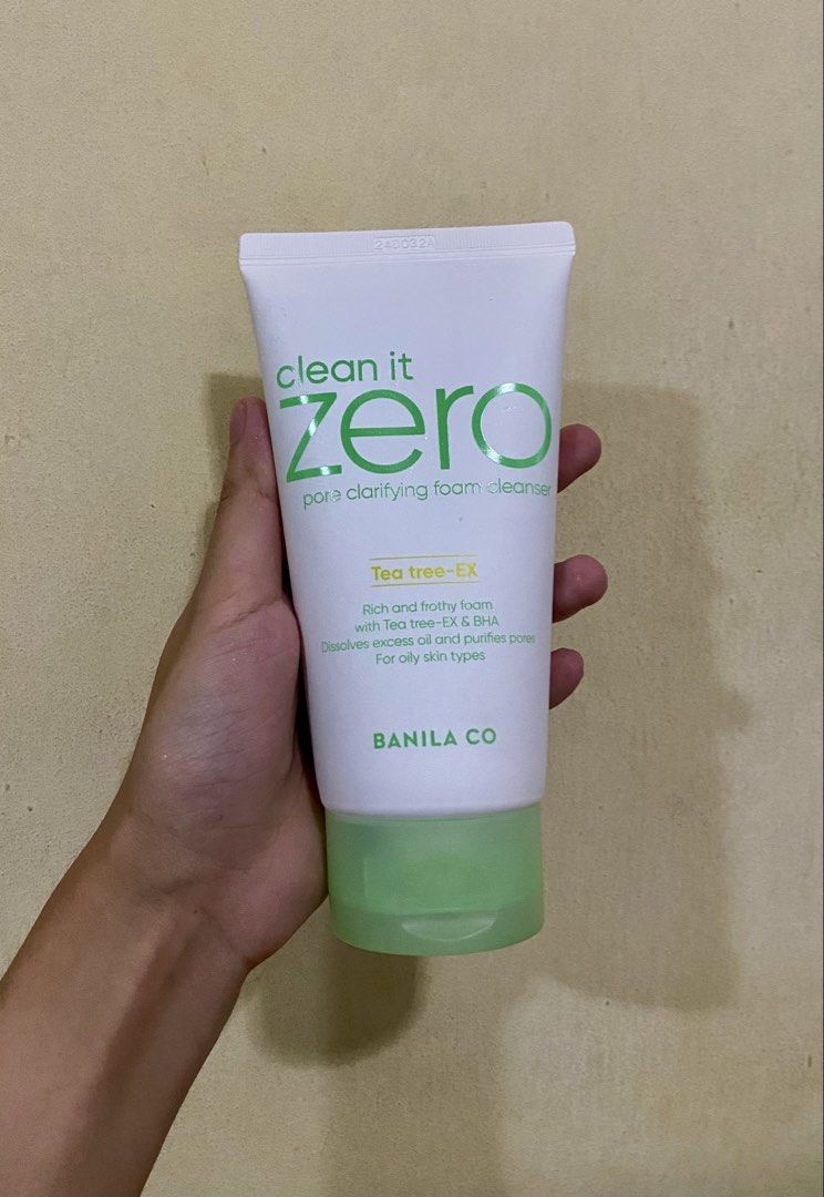 Banila Co Pore Clarifying Foam (Category: Face Care) located in Las Pinas. Submitted by yoonminiecart (Listing ID 1464696253, Image 2). Description: - Clean it Zero Tea Tree- EX - Extra stock from Korea - Sealed - Deformed box - Bought for 500+.