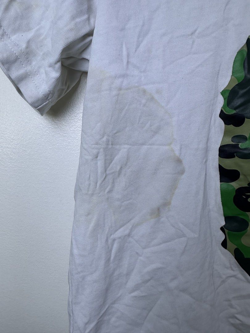 BAPE APE HEAD CAMO TEE WHITE (Category: Tshirts & Polo Shirts ) located in Manila. Submitted by declutterpromax (Listing ID 1464625155, Image 3). Description: - White BAPE t-shirt - Features iconic ape head camo graphic - BAPE logo on the front - Ideal addition to any streetwear collection.